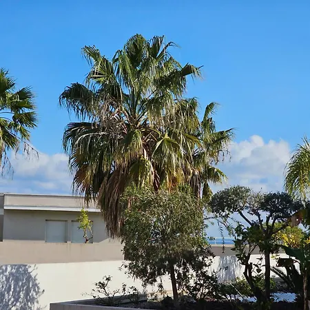 Апартаменты Panorama Unique Standing Cannes A Portee & Piscine Chauffee Мандельё-ла-Напуль
